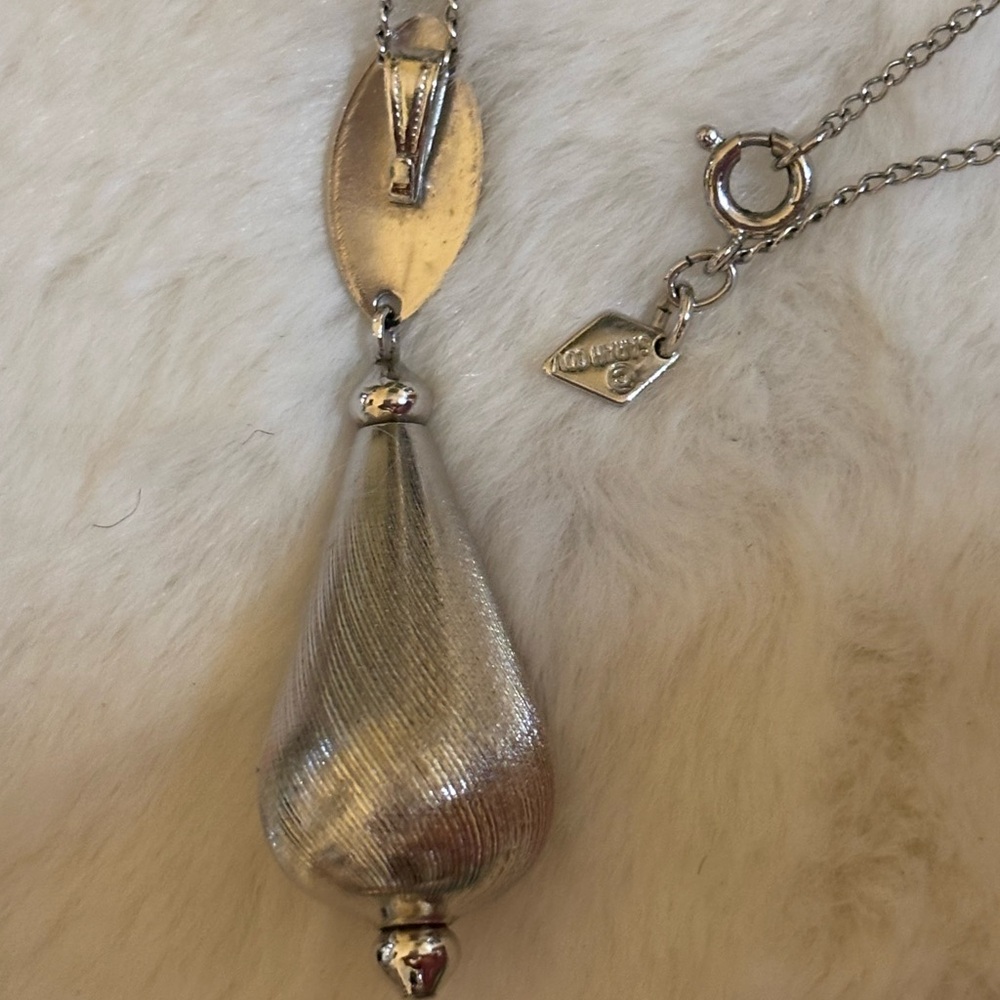 Vintage Sara Coventry necklace, unique pendant on 18” chain - Picture 5 of 7